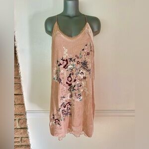 Chelsea & Violet Sleeveless Pink Velvet Dress with Roses and Pearls Sz L